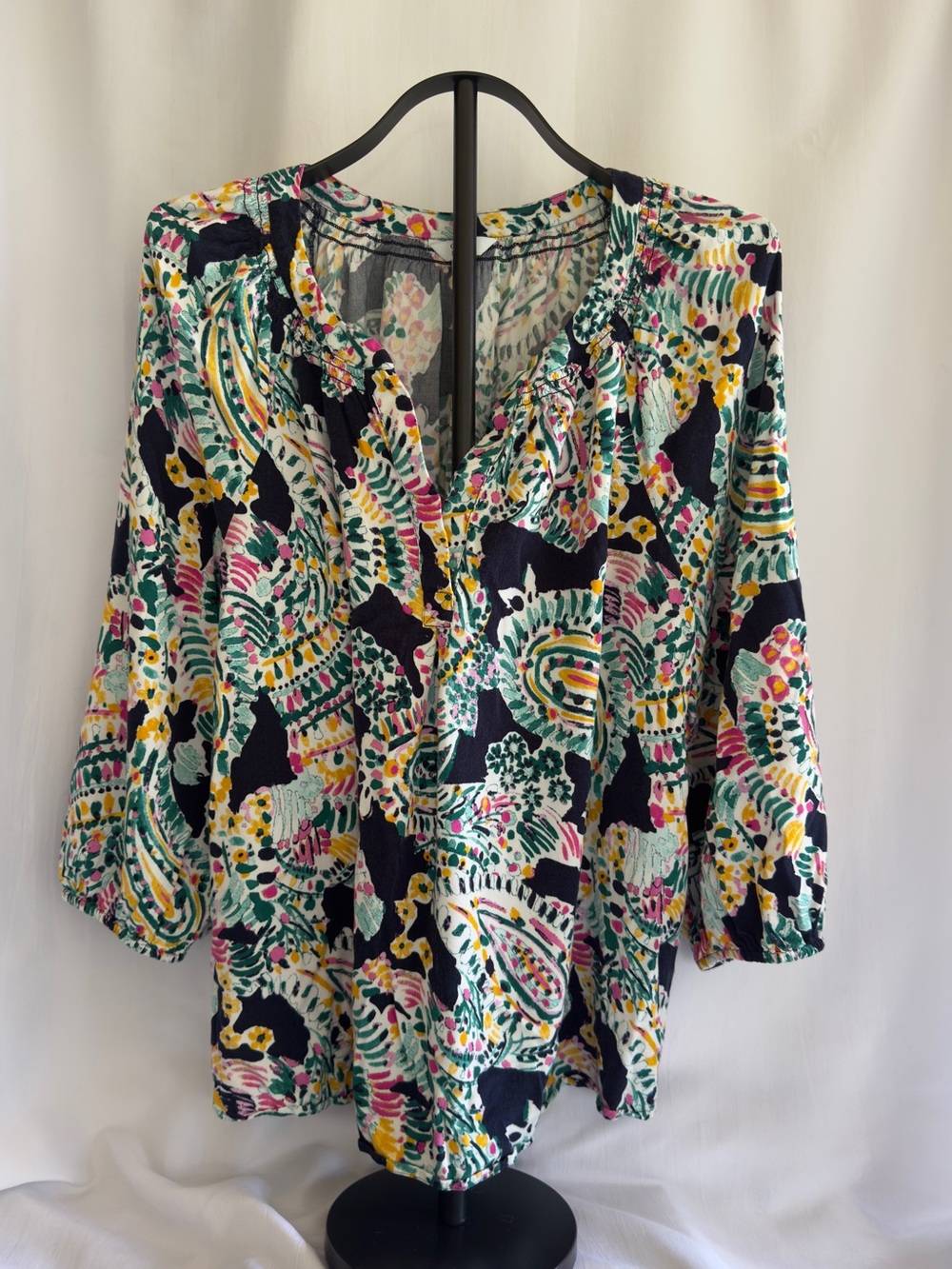 Crown & Ivy Women's Multicolor Printed V-Neck Blouse XL